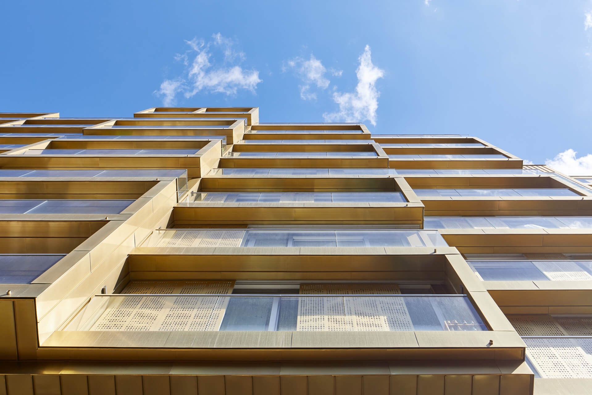 faraday_house_close_view_from_below_nordic_royal_copper