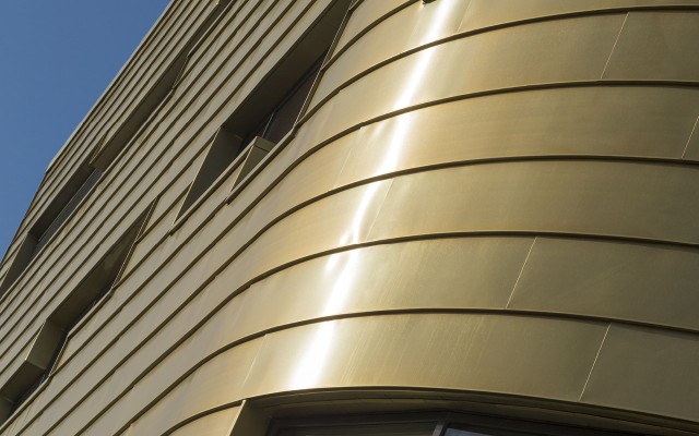 middlesbrough_curve_building_facade_close_view_copper_wall