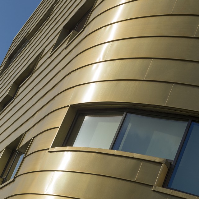 middlesbrough_curve_building_copper_wall_with_windows_and_curvature